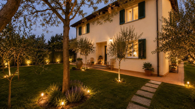 Villa in vendita a Montignoso