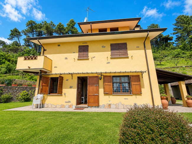 villa indipendente in vendita a Pietrasanta
