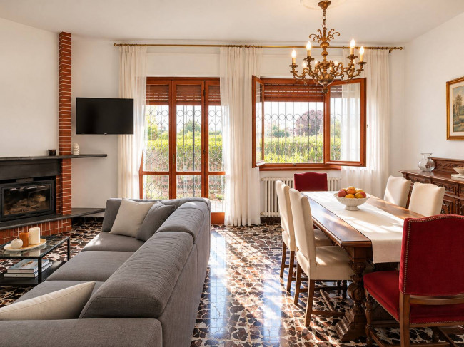 villa indipendente in vendita a Forte dei Marmi