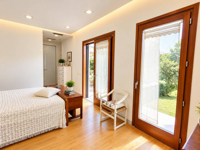 villa indipendente in vendita a Montignoso