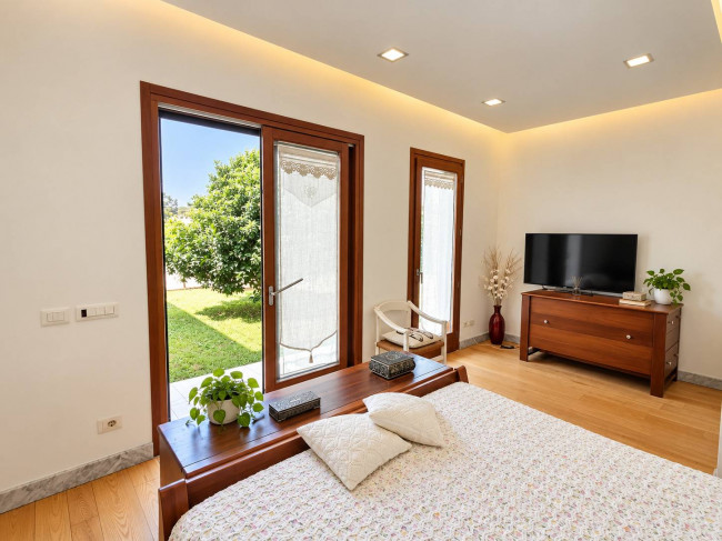 villa indipendente in vendita a Montignoso
