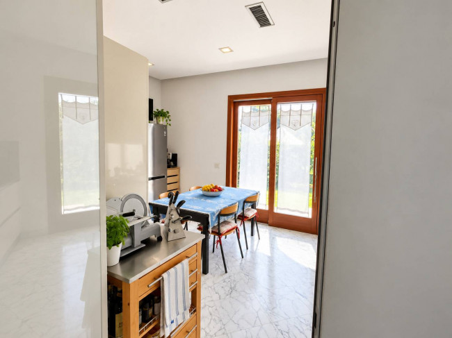villa indipendente in vendita a Montignoso