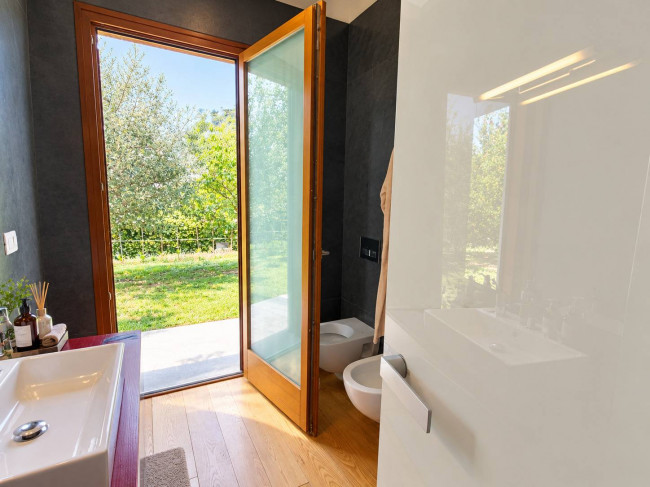 villa indipendente in vendita a Montignoso