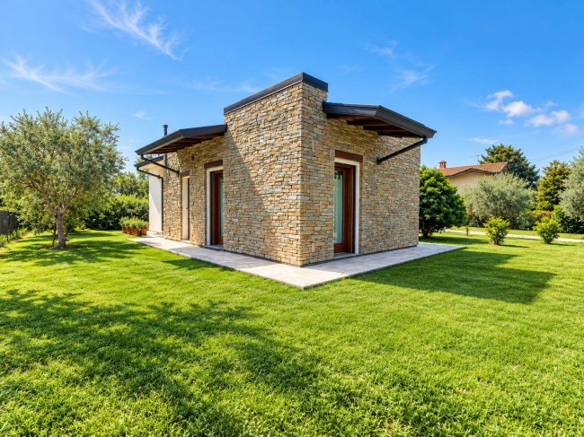 villa indipendente in vendita a Montignoso