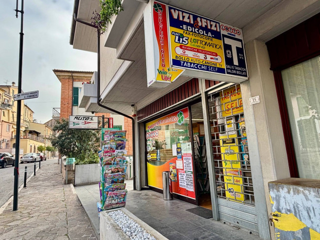 Attività commerciale in vendita a Sant'omero (TE)