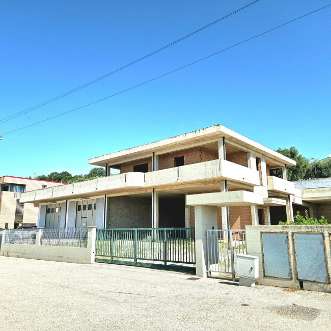 Capannone a Bellante