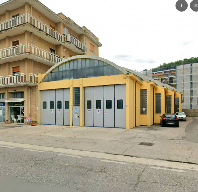 Locale Commerciale a Montorio al Vomano