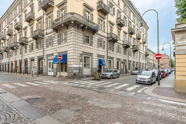Locale commerciale in vendita a Torino