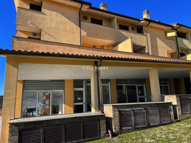 Locale commerciale a Formello