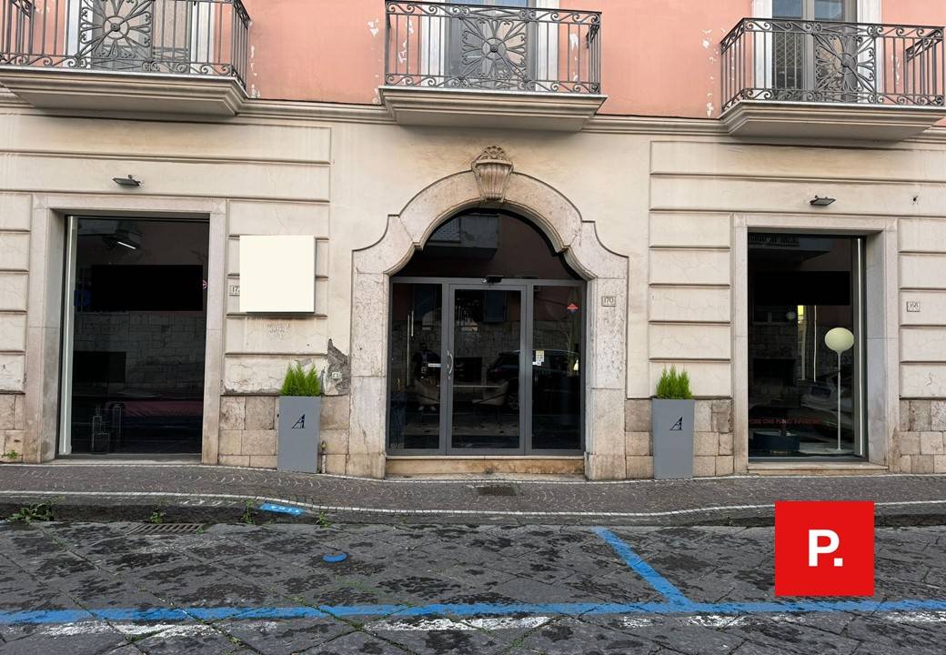 Fondo commerciale in vendita a Caserta (CE)