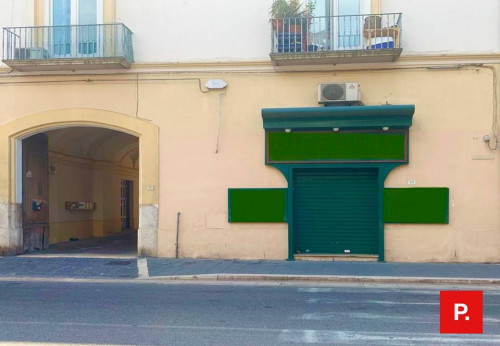 Locale commerciale in vendita a Caserta