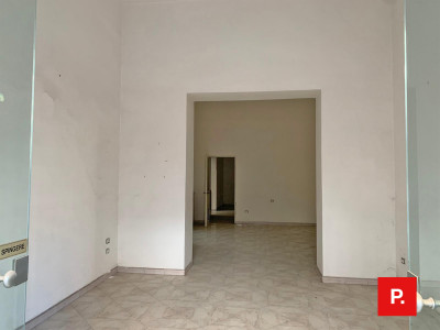 Locale commerciale in affitto a Caserta