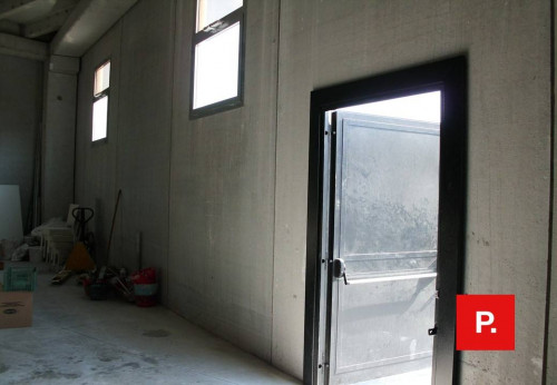 Locale commerciale in affitto a Sparanise