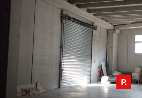 Locale commerciale in affitto a Sparanise