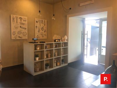 Locale commerciale in affitto a Recale