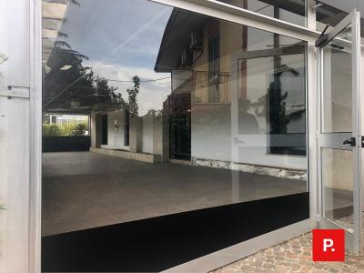 Locale commerciale in affitto a Recale