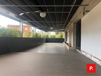 Locale commerciale in affitto a Recale