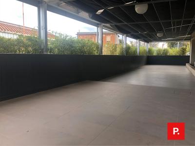 Locale commerciale in affitto a Recale