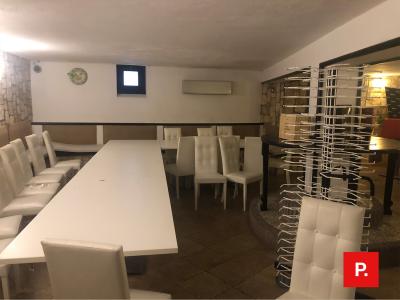 Locale commerciale in affitto a Recale