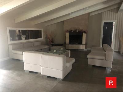 Locale commerciale in affitto a Recale