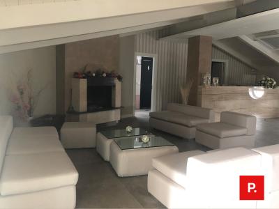 Locale commerciale in affitto a Recale