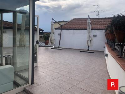 Locale commerciale in affitto a Recale