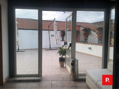 Locale commerciale in affitto a Recale