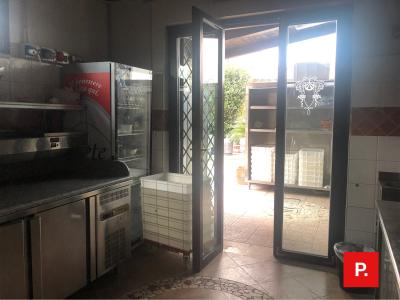 Locale commerciale in affitto a Recale