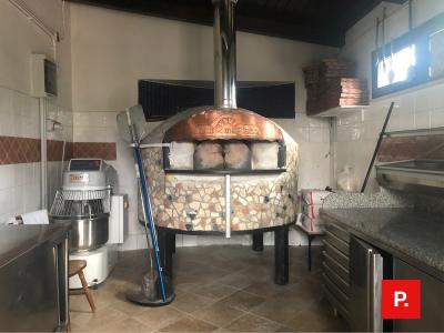 Locale commerciale in affitto a Recale