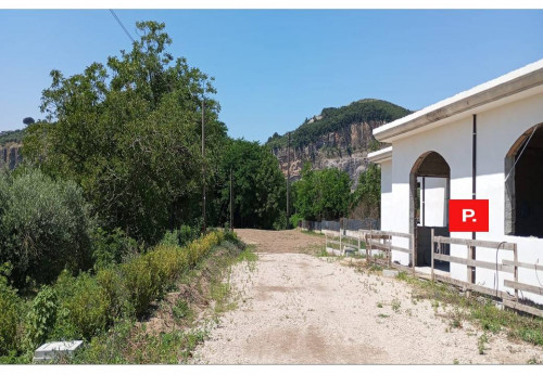 Locale commerciale in vendita a Pontelatone