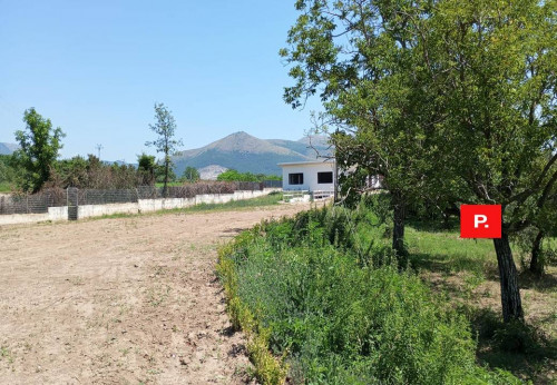 Locale commerciale in vendita a Pontelatone