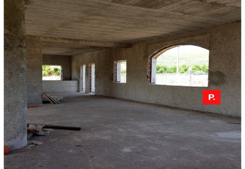 Locale commerciale in vendita a Pontelatone