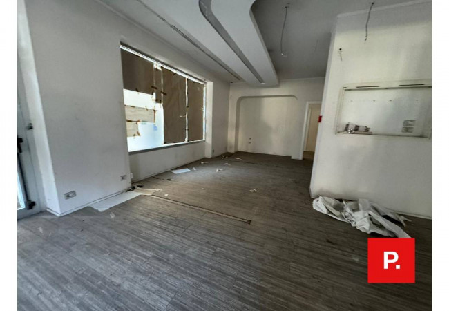 Locale commerciale in affitto a Caserta