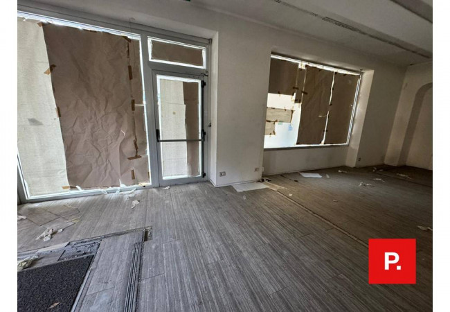 Locale commerciale in affitto a Caserta