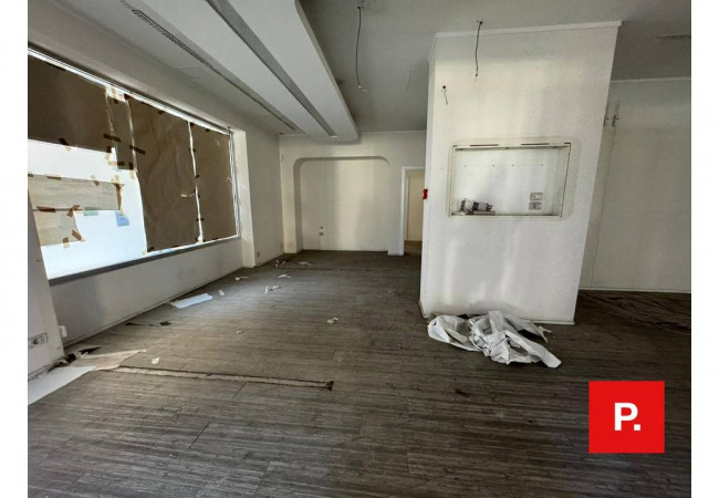 Locale commerciale in affitto a Caserta