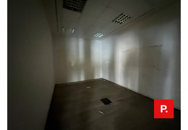 Locale commerciale in affitto a Caserta