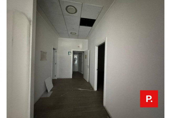 Locale commerciale in affitto a Caserta