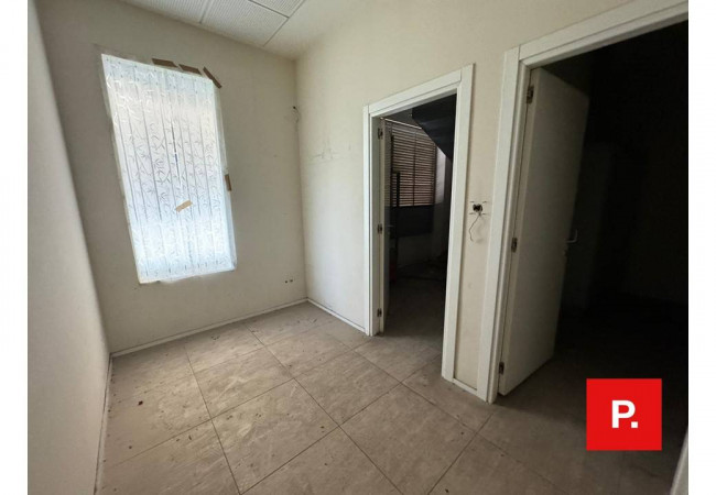 Locale commerciale in affitto a Caserta