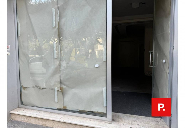 Locale commerciale in affitto a Caserta