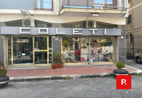 Locale commerciale in affitto a Caserta