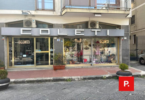 Locale commerciale in affitto a Caserta