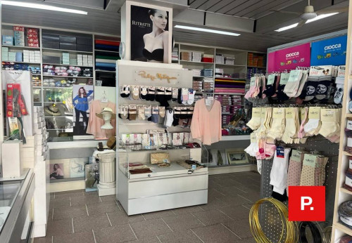 Locale commerciale in affitto a Caserta