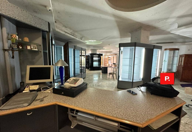 Locale commerciale in vendita a Santa Maria Capua Vetere