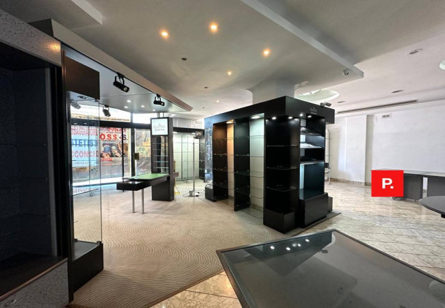 Locale commerciale in vendita a Santa Maria Capua Vetere