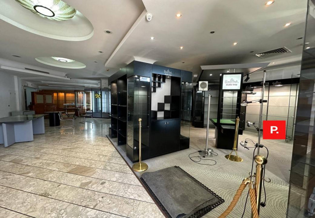 Locale commerciale in vendita a Santa Maria Capua Vetere