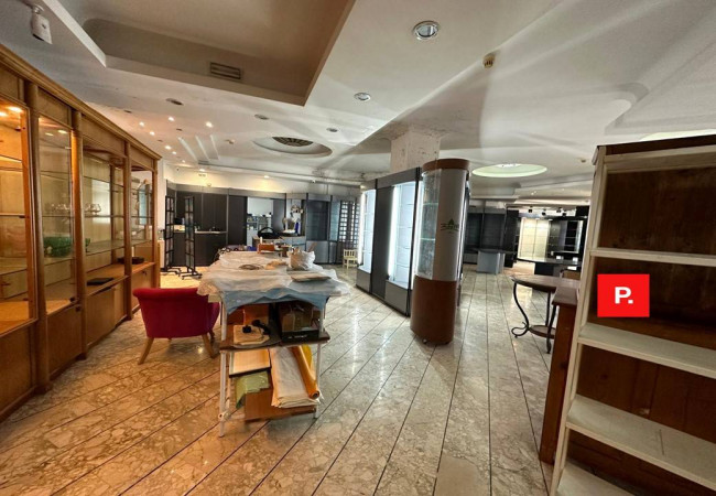 Locale commerciale in vendita a Santa Maria Capua Vetere