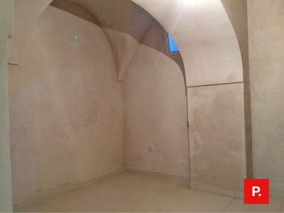 Locale commerciale in affitto a Caserta