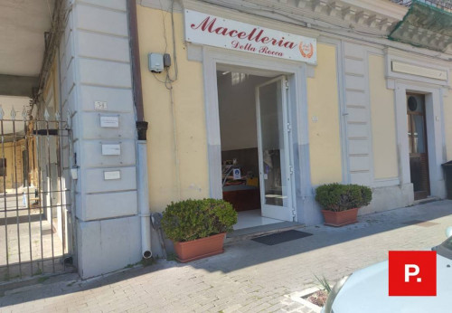 Locale commerciale in affitto a Caserta