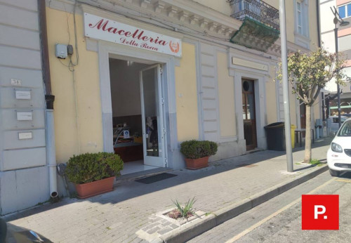 Locale commerciale in affitto a Caserta