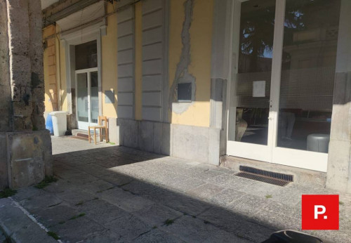 Locale commerciale in affitto a Caserta